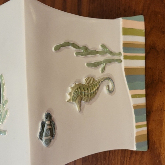 Tissue holder, creamy white with blue, green, tan, - Picture 4 of 6